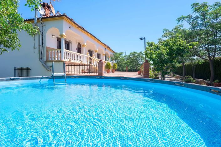Image No.1-8 Bed House for sale