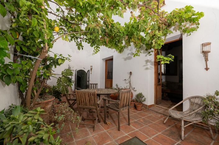 Image No.1-3 Bed House for sale