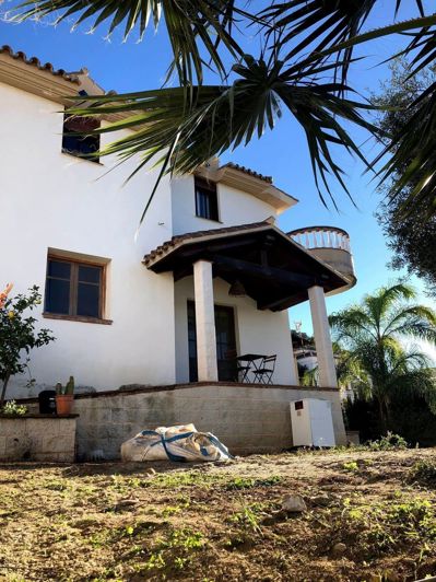Image No.1-4 Bed House for sale