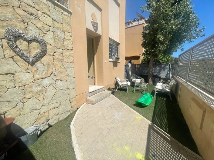 Image No.1-3 Bed House for sale