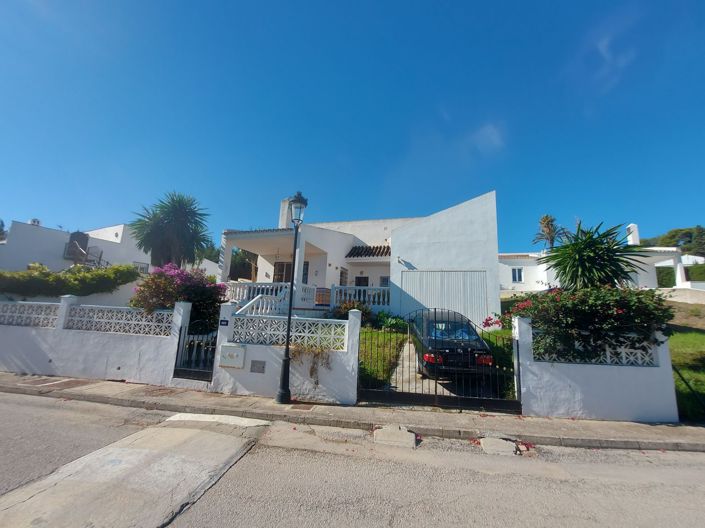 Image No.1-3 Bed House for sale