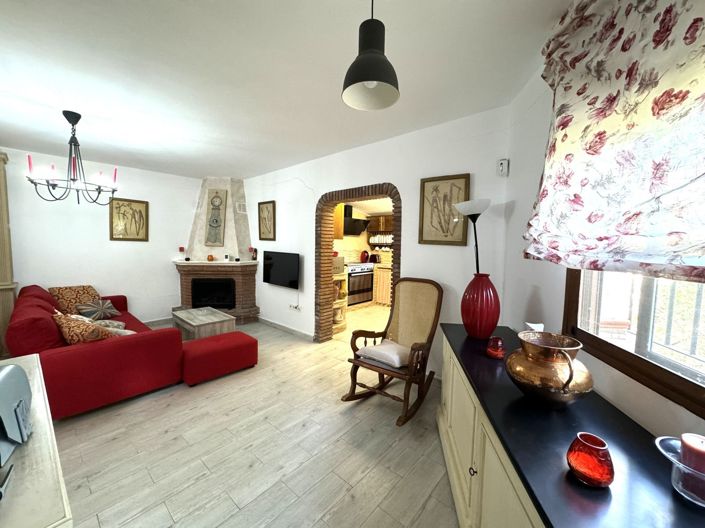 Image No.1-3 Bed House for sale