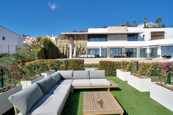 Image No.1-4 Bed House for sale