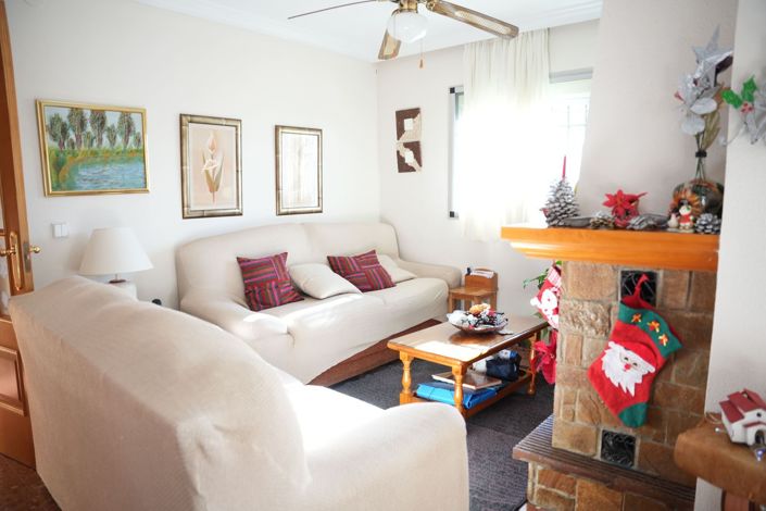 Image No.1-4 Bed House for sale