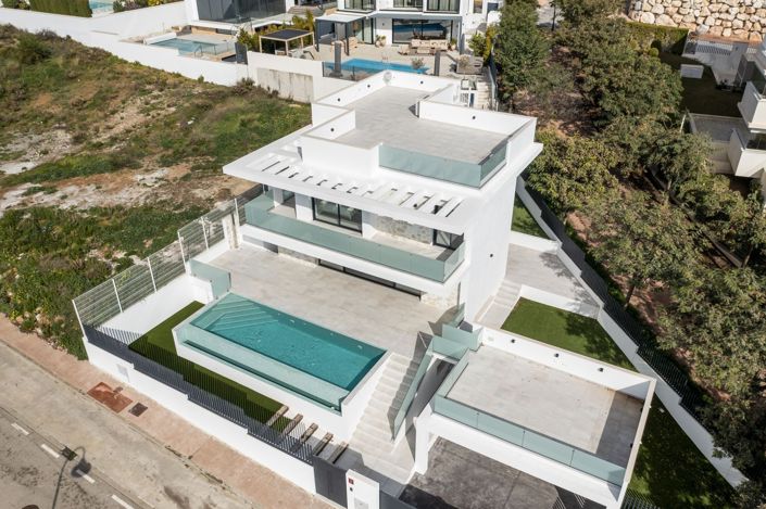 Image No.1-6 Bed House for sale
