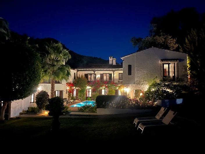 Image No.1-9 Bed House for sale