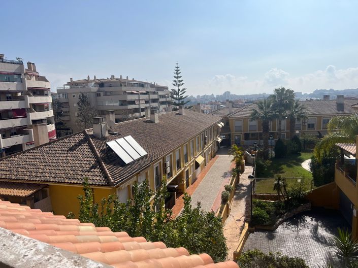 Image No.1-4 Bed House for sale