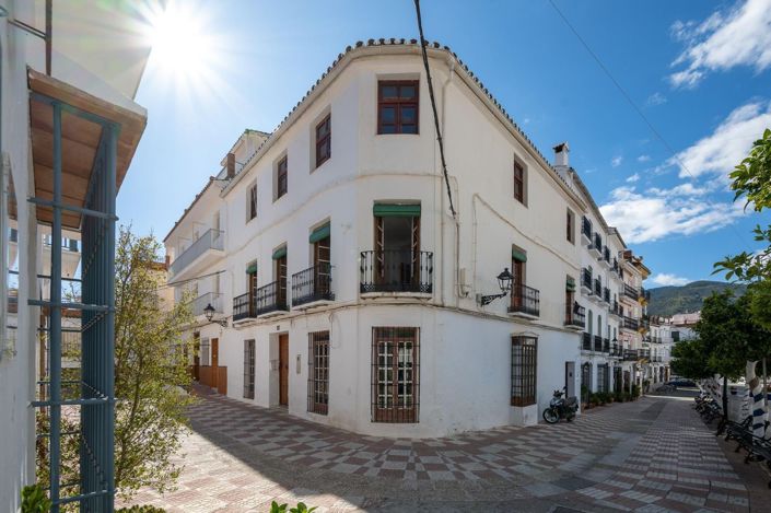 Image No.1-7 Bed House for sale
