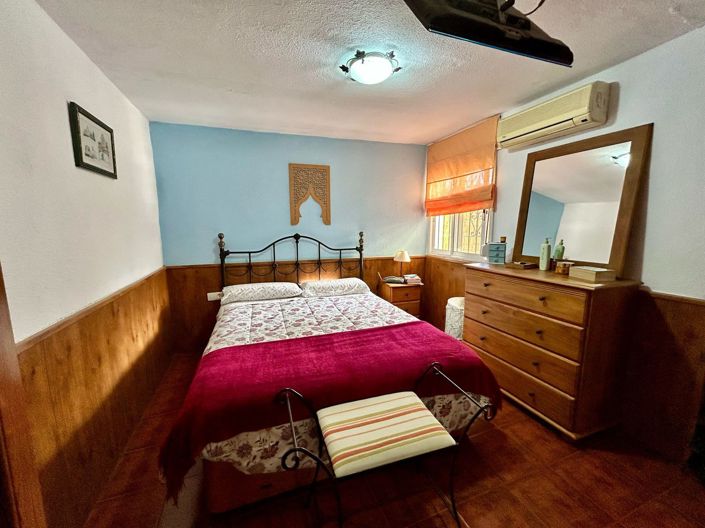 Image No.1-3 Bed House for sale