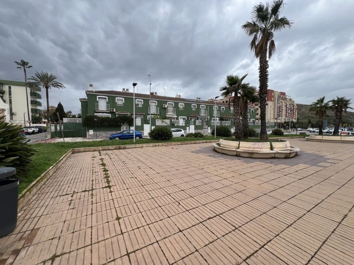Image No.1-3 Bed House for sale