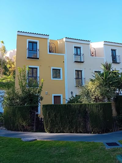 Image No.1-3 Bed House for sale