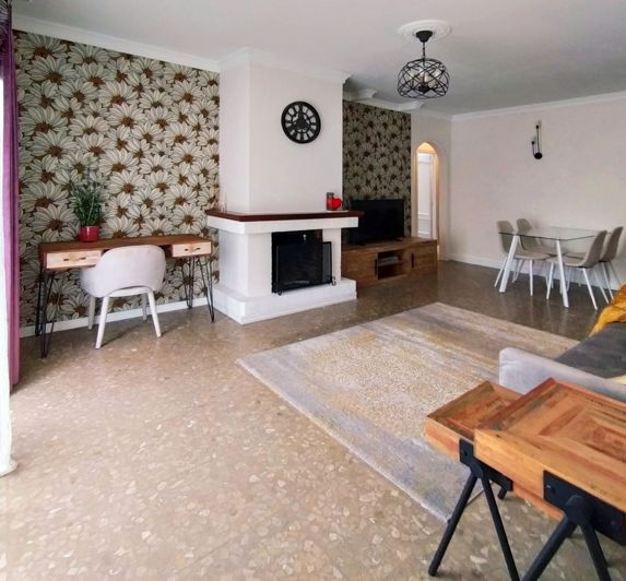 Image No.1-4 Bed House for sale