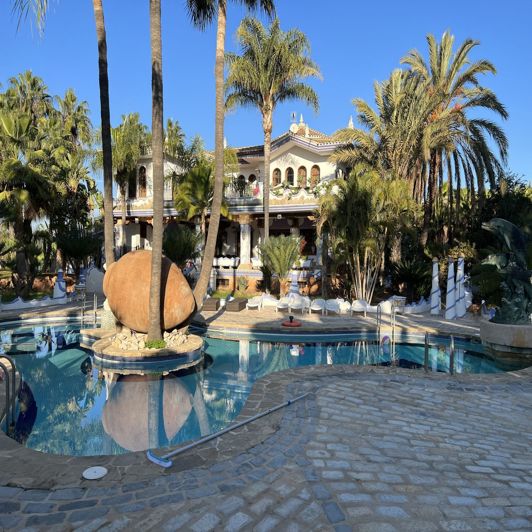 Image No.1-6 Bed House for sale
