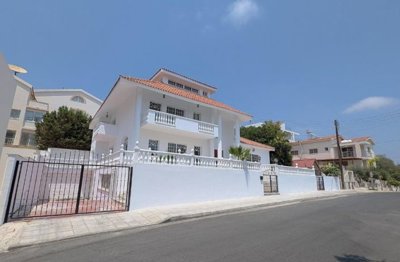 718290-detached-villa-for-sale-in-pantheafull