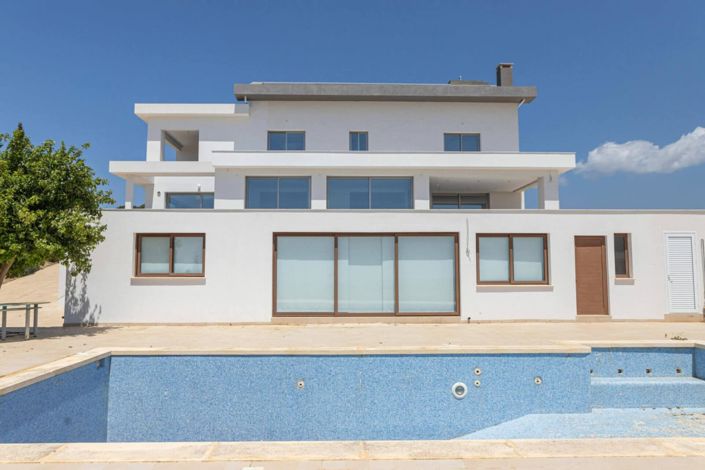 Image No.1-4 Bed House for sale
