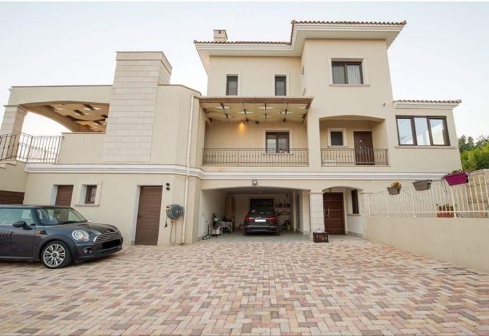 Image No.1-6 Bed House for sale