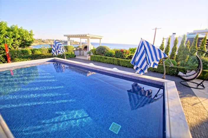 Image No.1-6 Bed House for sale