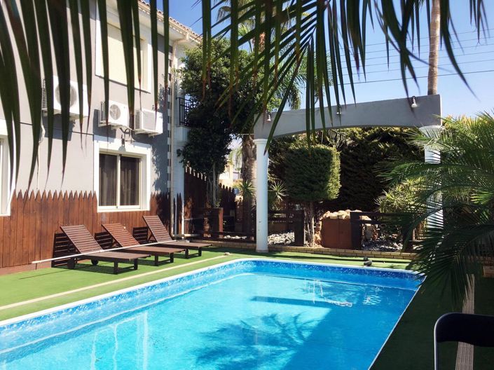Image No.1-5 Bed House for sale