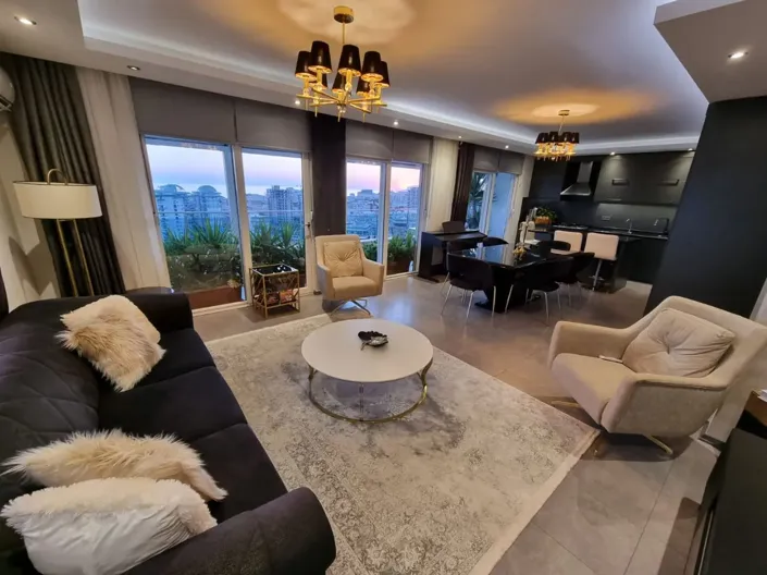 Image No.1-4 Bed Apartment for sale