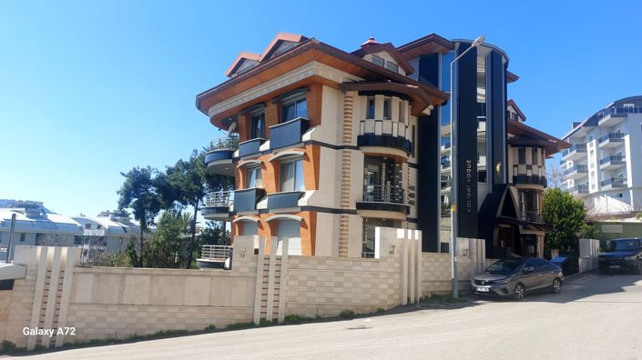 Image No.1-4 Bed Apartment for sale