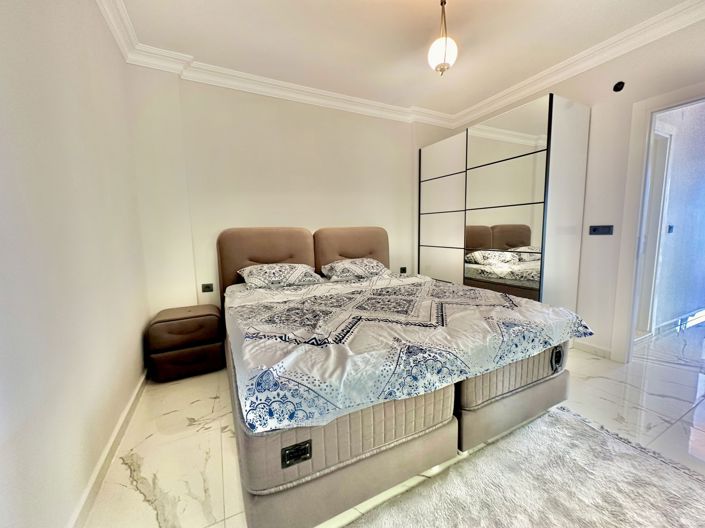 Image No.1-4 Bed Apartment for sale