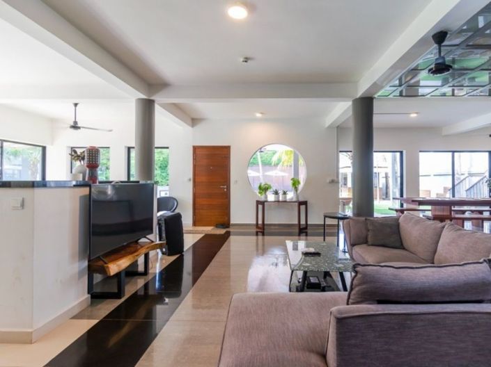 Image No.1-6 Bed Villa for sale