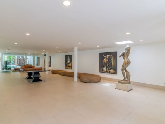 Image No.1-5 Bed Villa for sale
