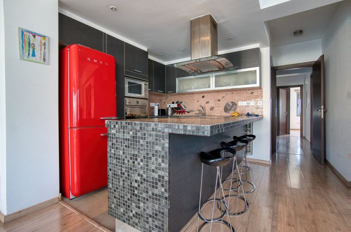 Image No.1-4 Bed Apartment for sale