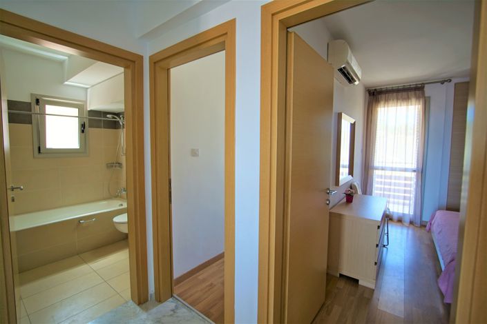 Image No.7-Appartement de 2 chambres à vendre à Agios Tychonas