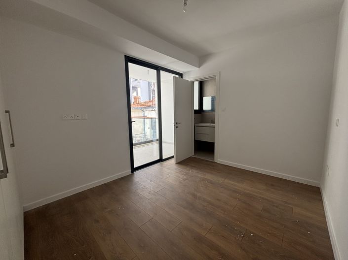 Image No.10-3 Bed Apartment for sale