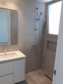 464044-two-bedroom-apartment-on-the-seafront-