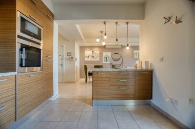 658899-apartment-for-sale-in-neapolisorig