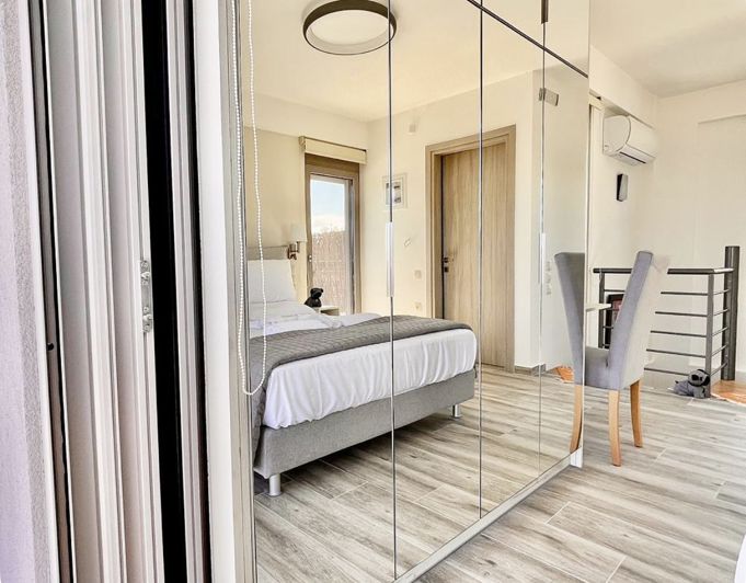 Image No.10-4 Bed Property for sale