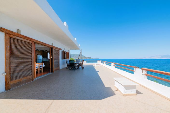 Image No.3-Propriété de 5 chambres à vendre à Loutraki