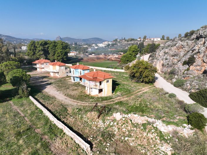 Image No.10-3 Bed Property for sale