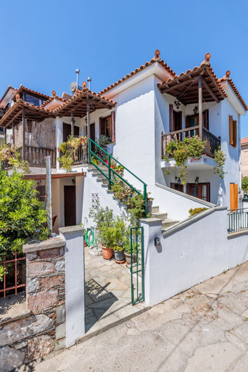 Image No.4-4 Bed Property for sale