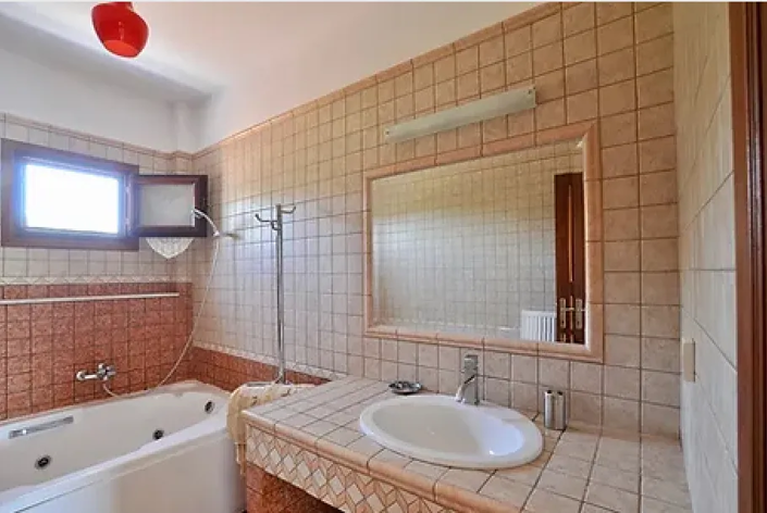 Image No.9-4 Bed Property for sale