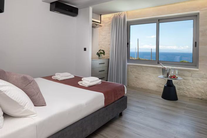 Image No.8-4 Bed Property for sale