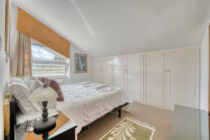 Image No.5-5 Bed Property for sale