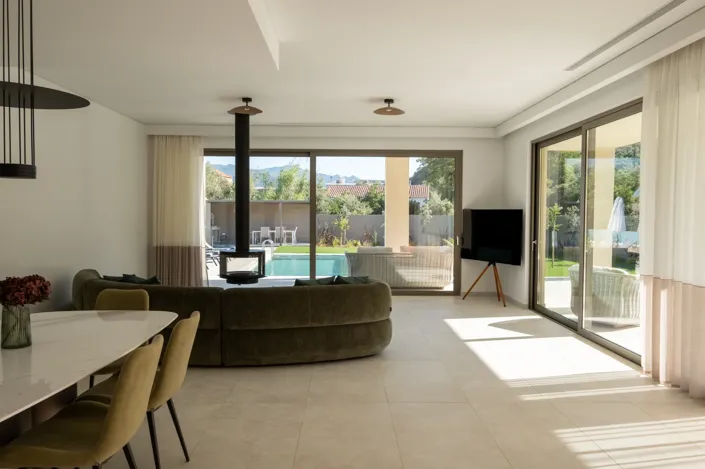 Image No.5-4 Bed Property for sale