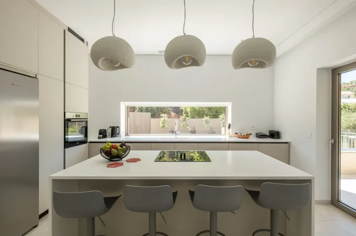 Image No.7-4 Bed Property for sale