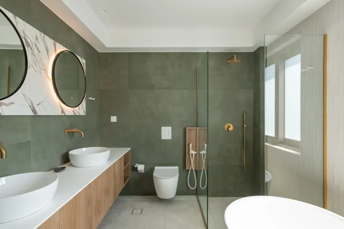 Image No.8-4 Bed Property for sale