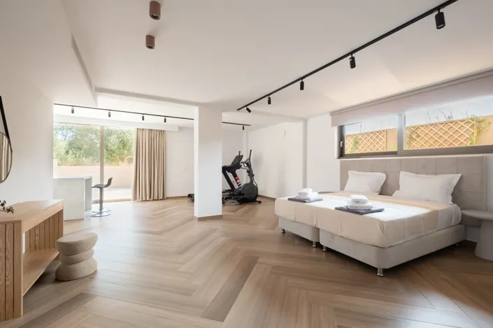 Image No.9-4 Bed Property for sale