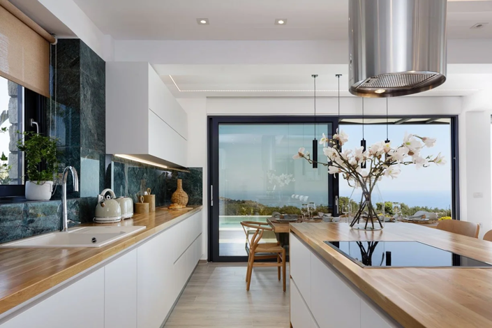 Image No.7-4 Bed Property for sale