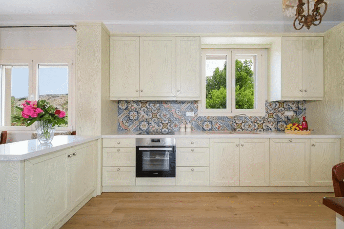 Image No.6-5 Bed Property for sale