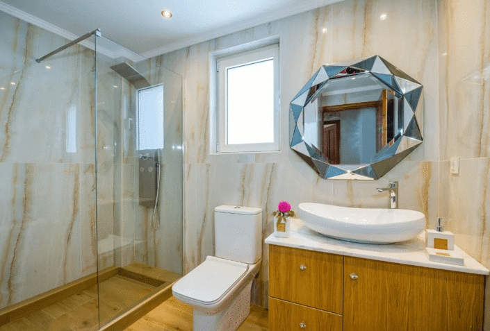 Image No.8-5 Bed Property for sale