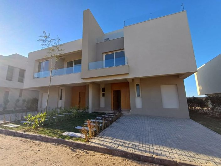 Image No.2-4 Bed Property for sale