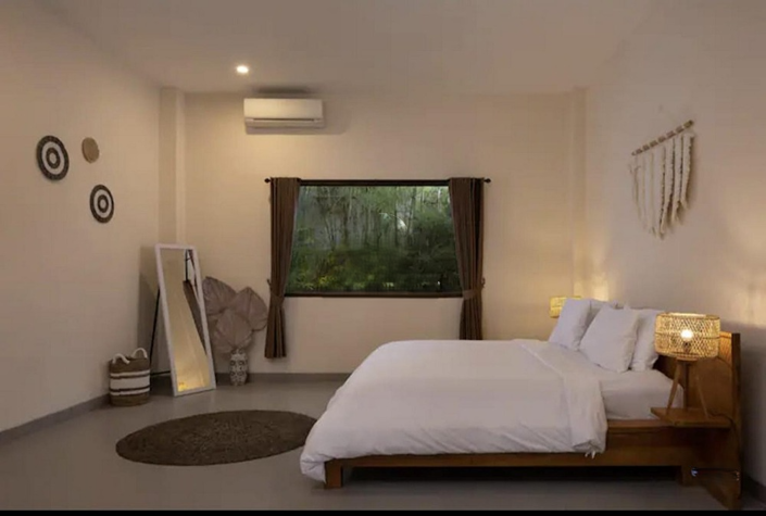 Image No.4-6 Bed Property for sale