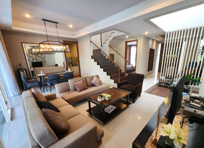 Image No.2-5 Bed Property for sale