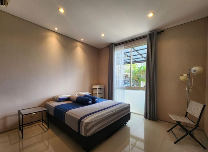 Image No.8-5 Bed Property for sale